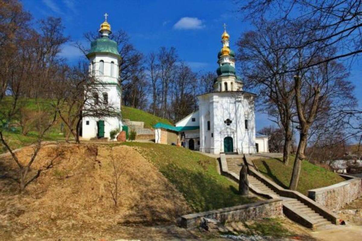 ДРЕВНІЙ ЧЕРНІГІВ І АНТОНІЄВІ ПЕЧЕРИ ЕРВІНОМ МІДЕНОМ