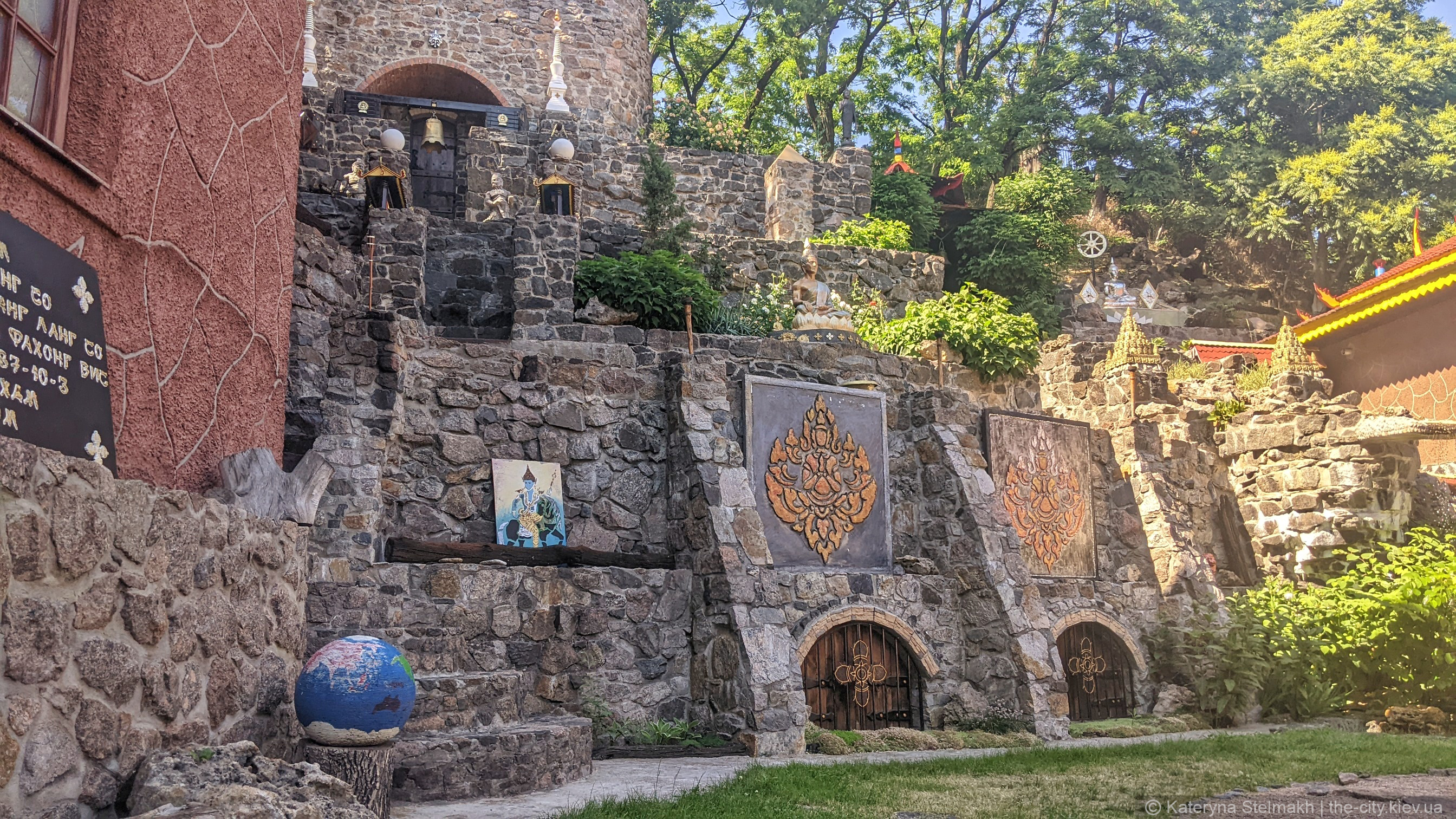 БІЛИЙ ЛОТОС І ТЯСМИНСЬКИЙ КАНЬЙОН